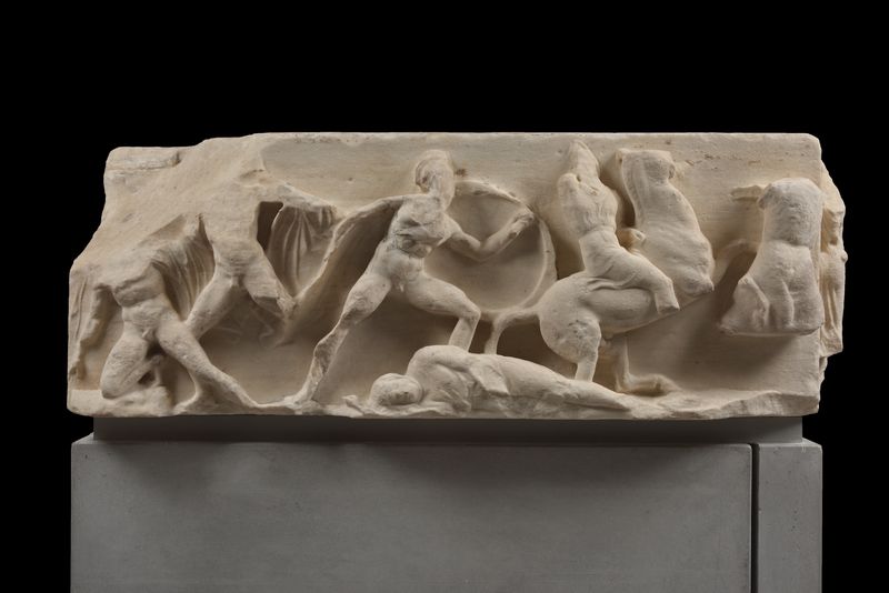 curva mentiroso Los Alpes Athena Nike Temple. South frieze. Corner block a | Acropolis Museum |  Official website